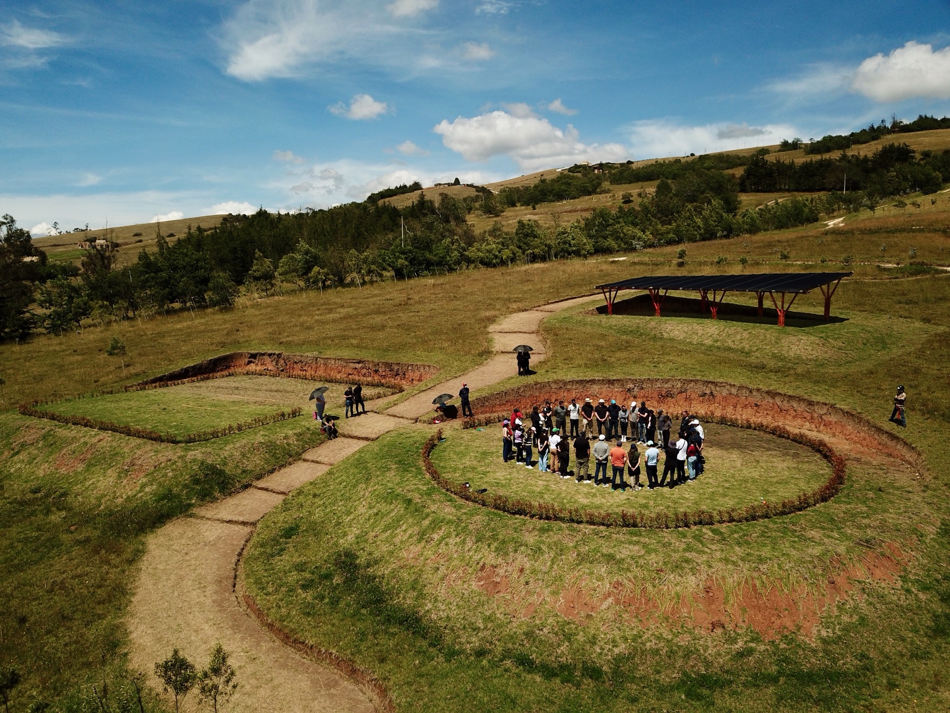 Jardín de la Transformación — grupo en sesión, vista drone